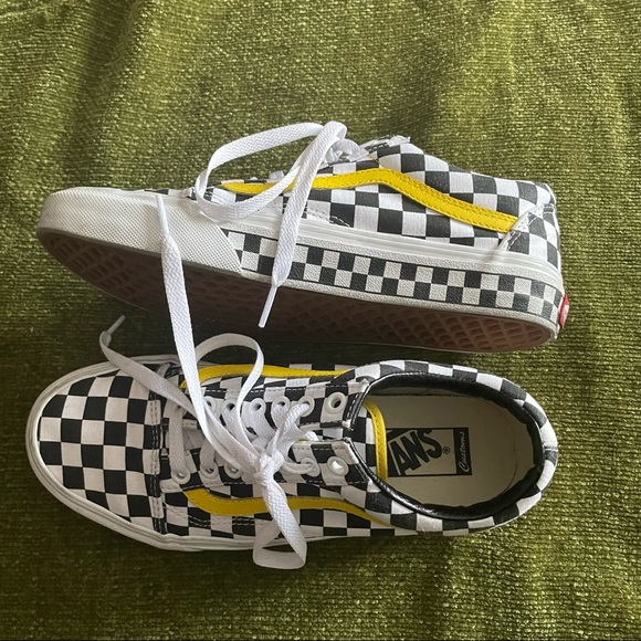 Custom Vans - Picture 7 of 7